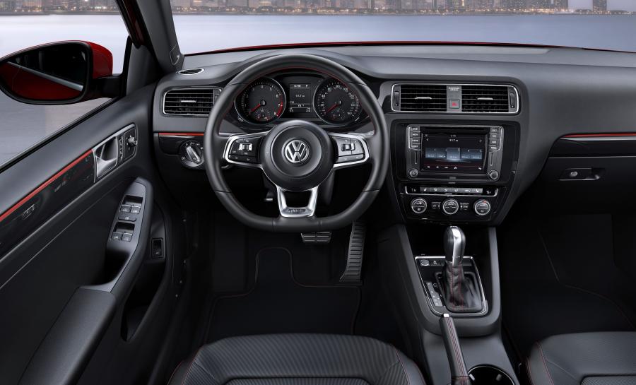 Торпедо Volkswagen Jetta GLI (Typ 1B) 2015 года  (NA) (фото 27 из 40)